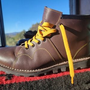 Elegant Brown Ankle Boots with Yellow Laces